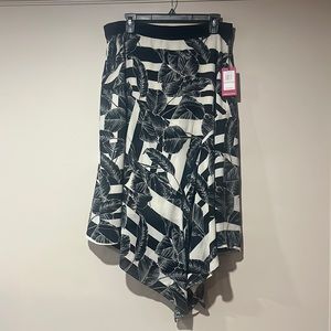 Vince Camuto Womens Tropical Shadows Asymmetrical Skirt, Black and cream, NWT